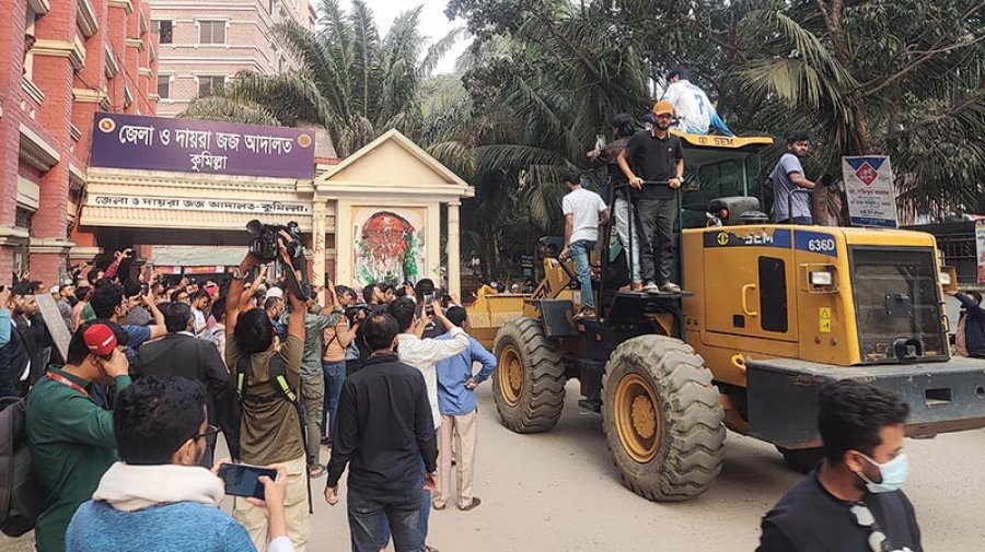আওয়ামী লীগের আইনজীবীরা আদালতে আসার সময় পিঠে বস্তা বেঁধে আসবেন: সমন্বয়ক